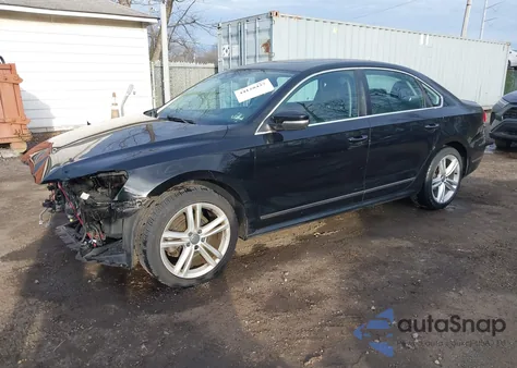 2013 Volkswagen Passat 3.6L V6 Sel Premium z USA, uszkodzony, nr VIN 1VWCM7A30DC080369